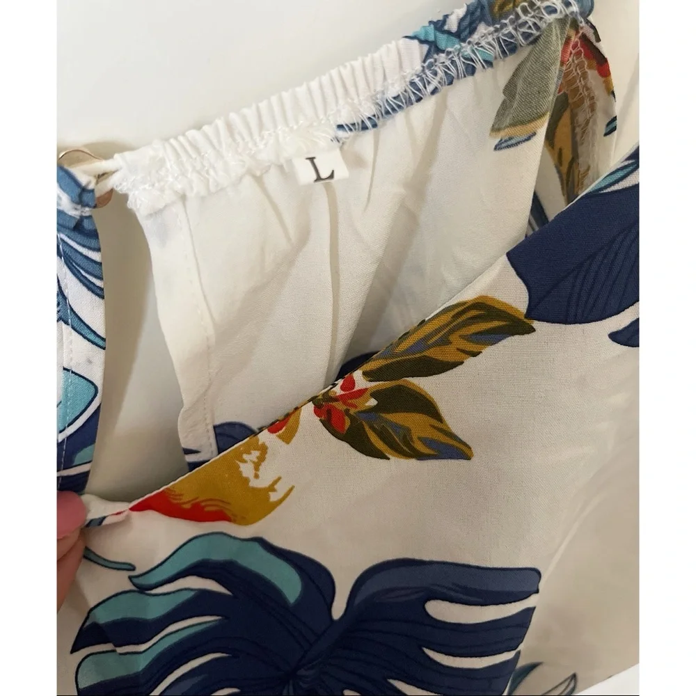 SHEIN Large White & Blue Tropical Print Crop Top. - Picture 7 of 7